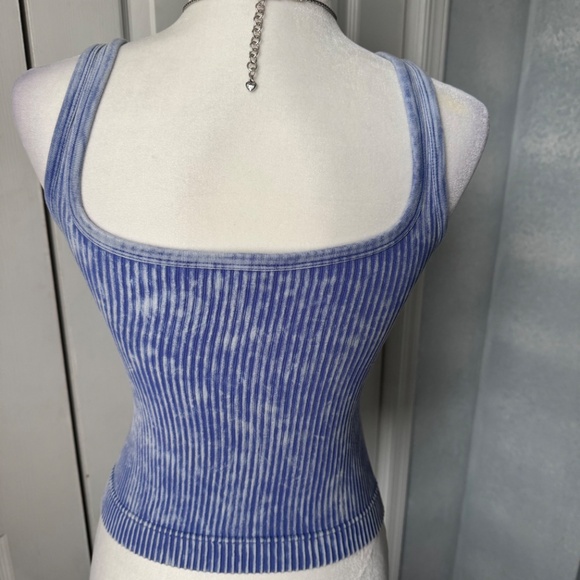 Zenana Women's Ribbed Cropped V-Neck Tank Top - Picture 2 of 2